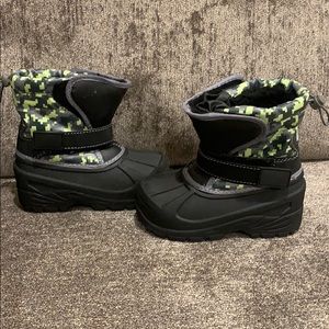 Boys snow boots